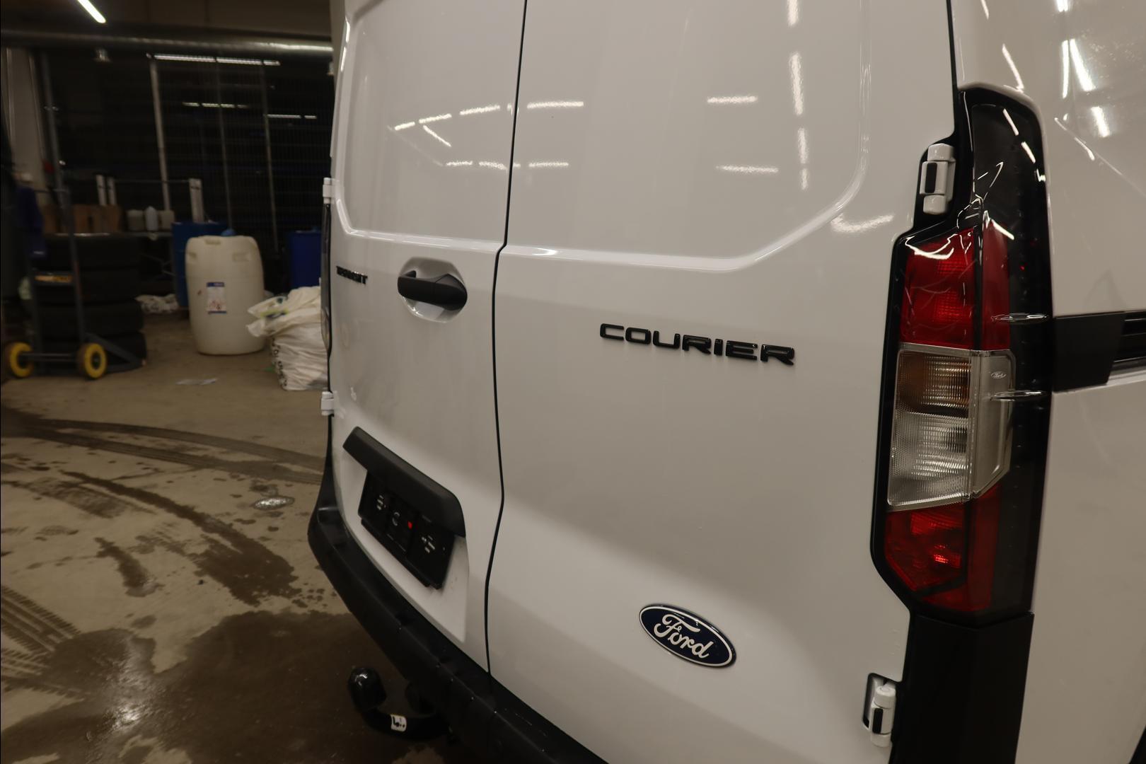 FORD TRANSIT COURIER 2026
