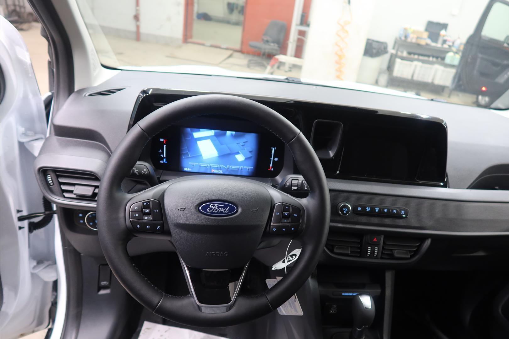 FORD TRANSIT COURIER 2026