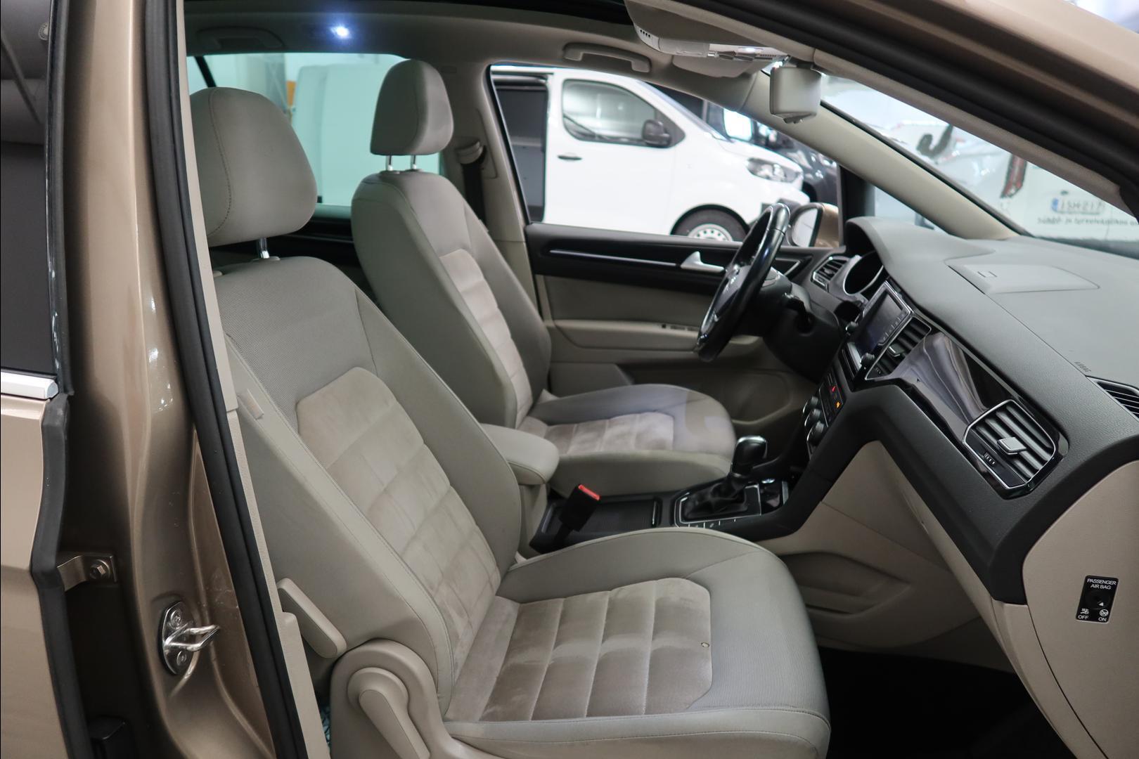 VOLKSWAGEN Golf Sportsvan 2014