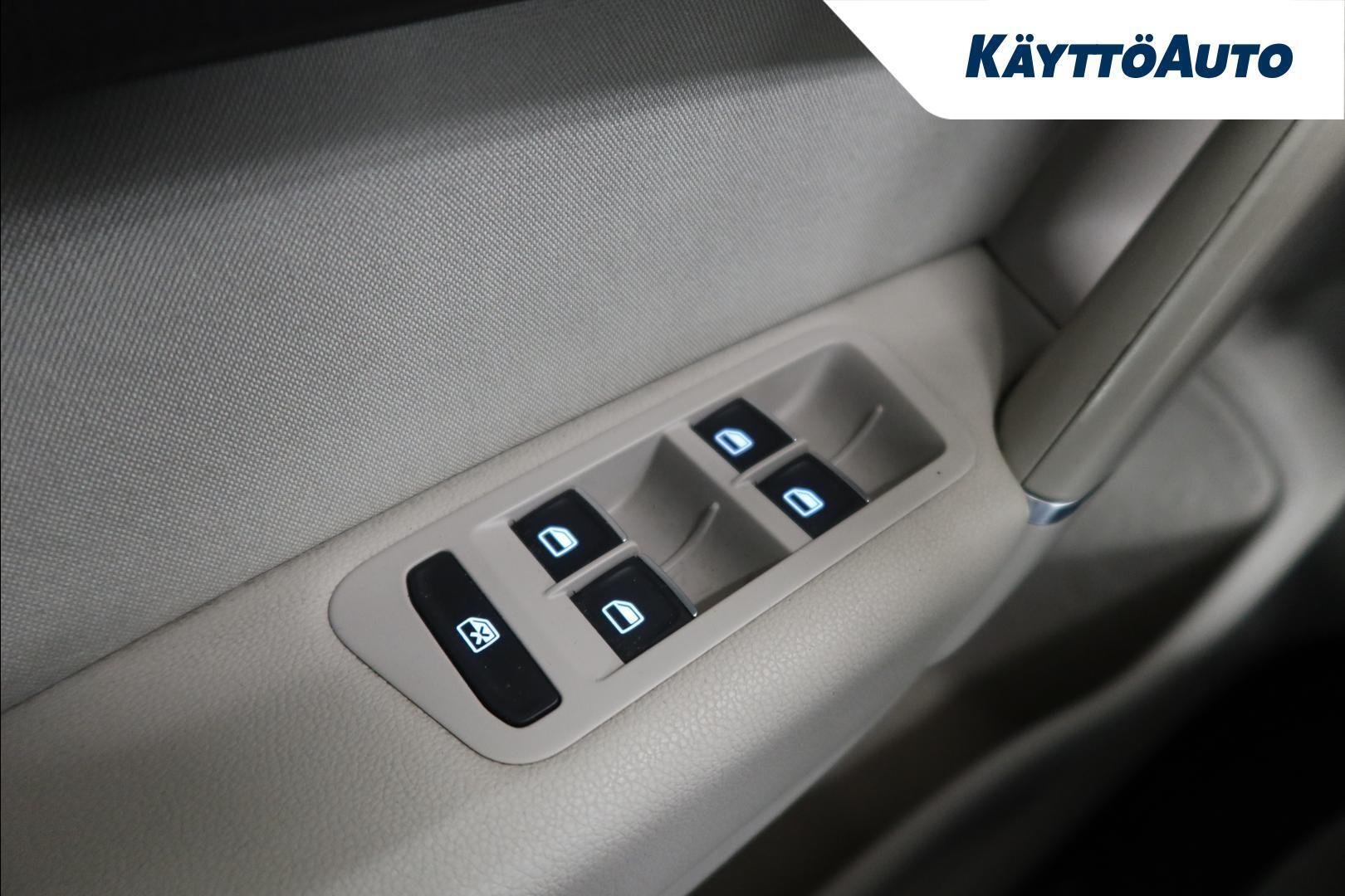 VOLKSWAGEN Golf Sportsvan 2014