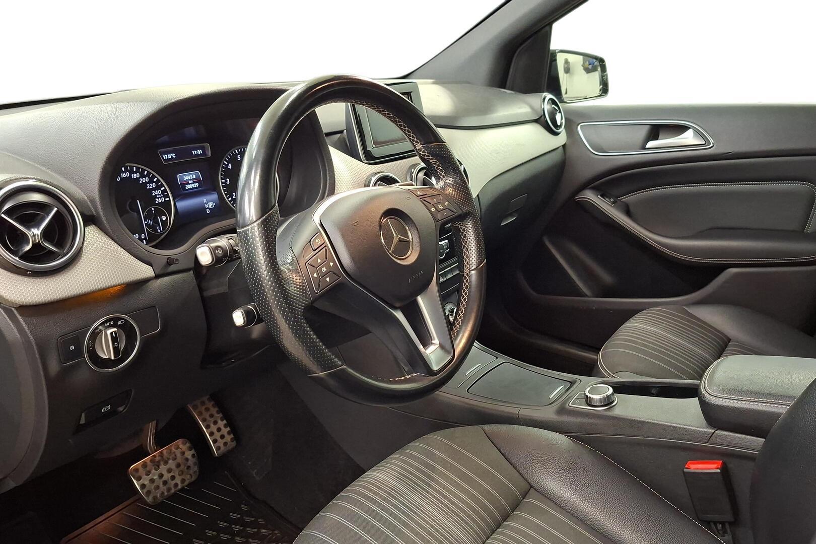 MERCEDES-BENZ B 2015