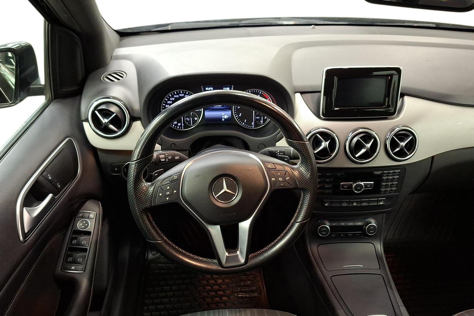 MERCEDES-BENZ B 2015
