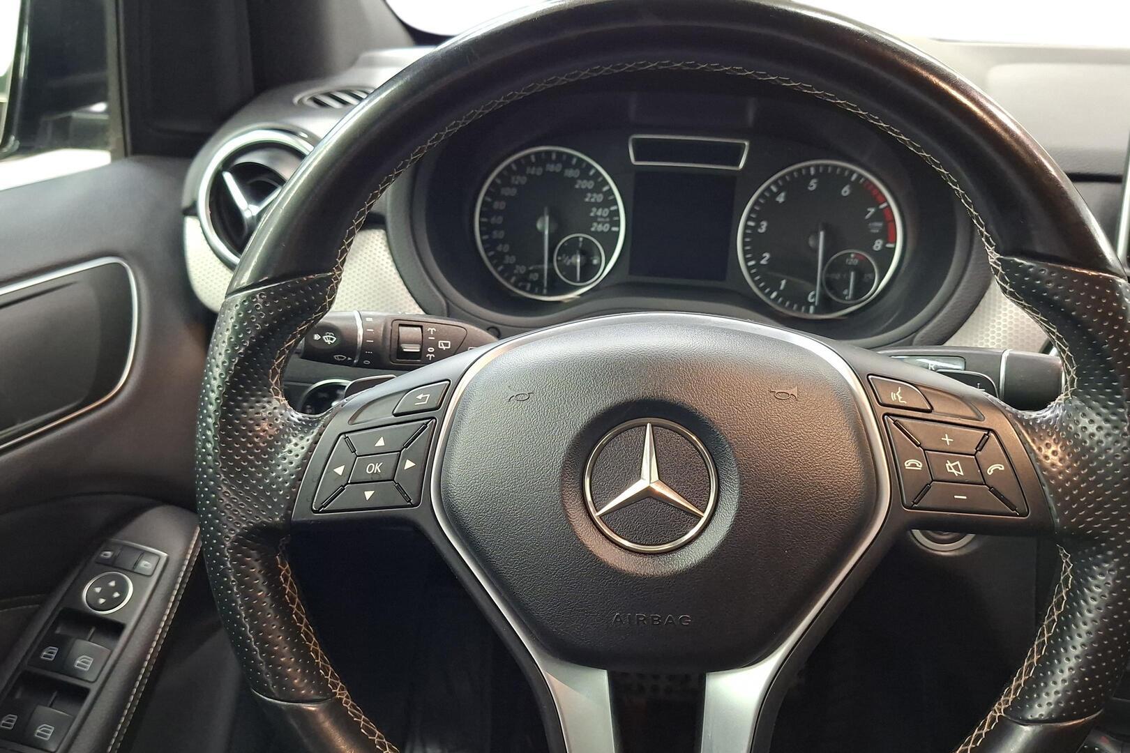 MERCEDES-BENZ B 2015