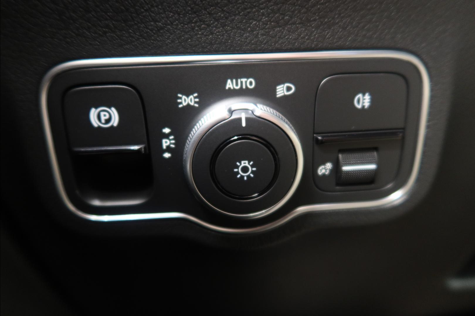 MERCEDES-BENZ EQA 2026