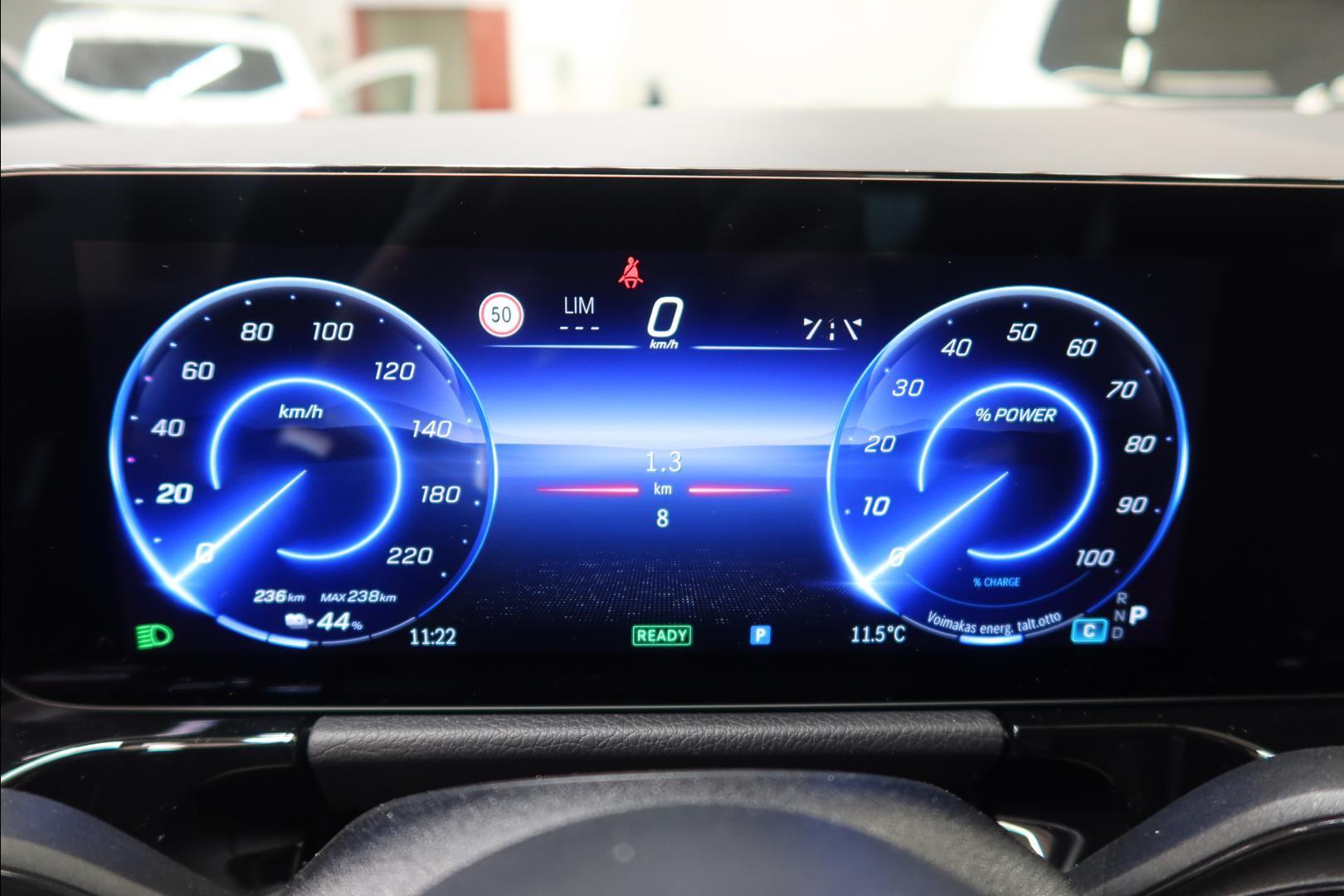 MERCEDES-BENZ EQA 2026