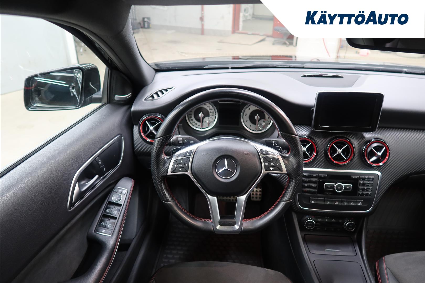 MERCEDES-BENZ A 2015
