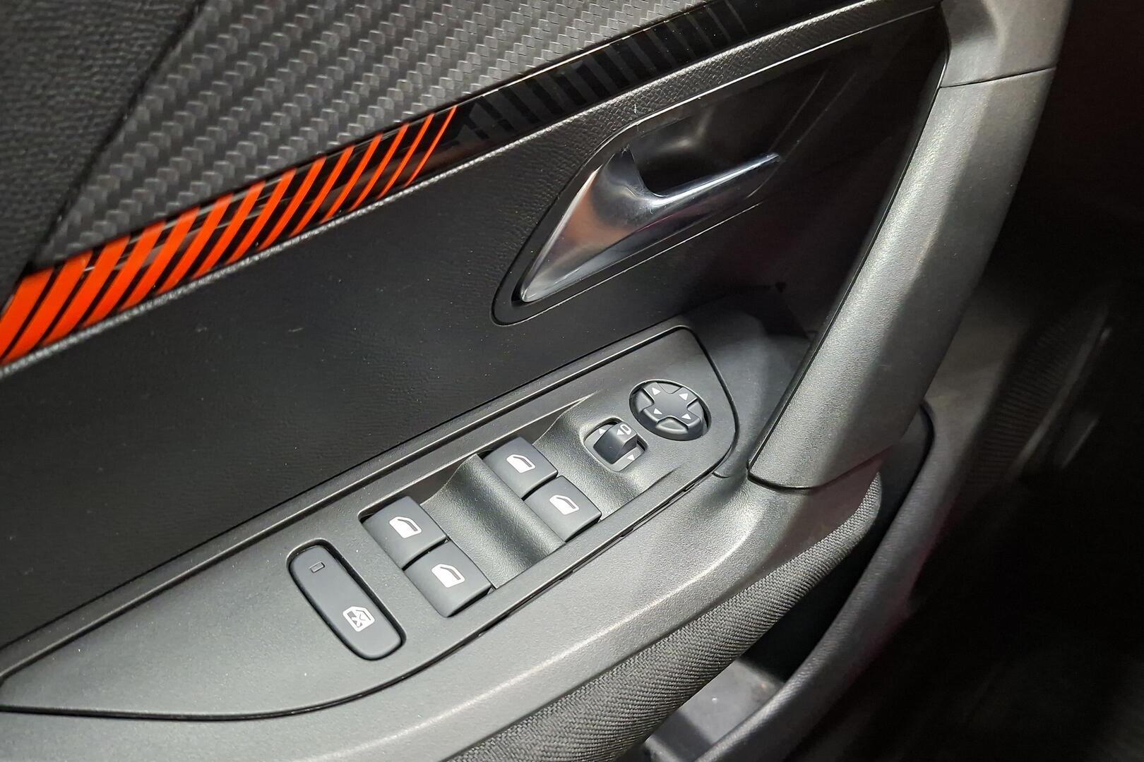 PEUGEOT 2008 2021
