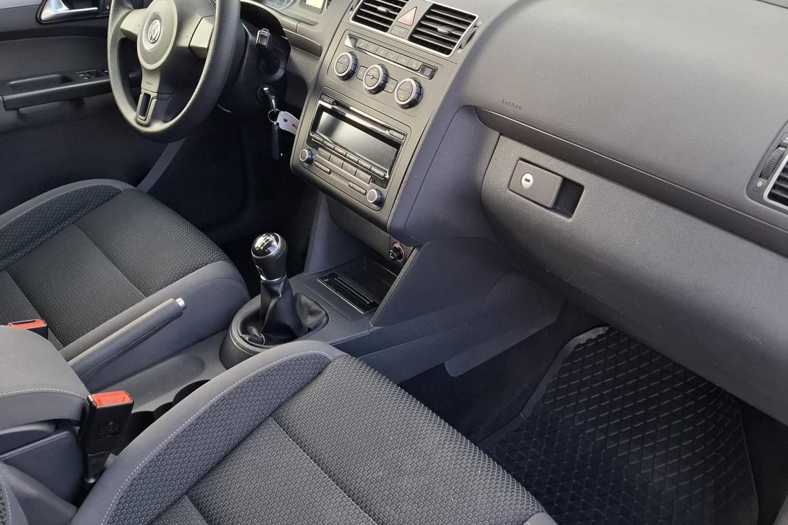 VOLKSWAGEN Touran 2013
