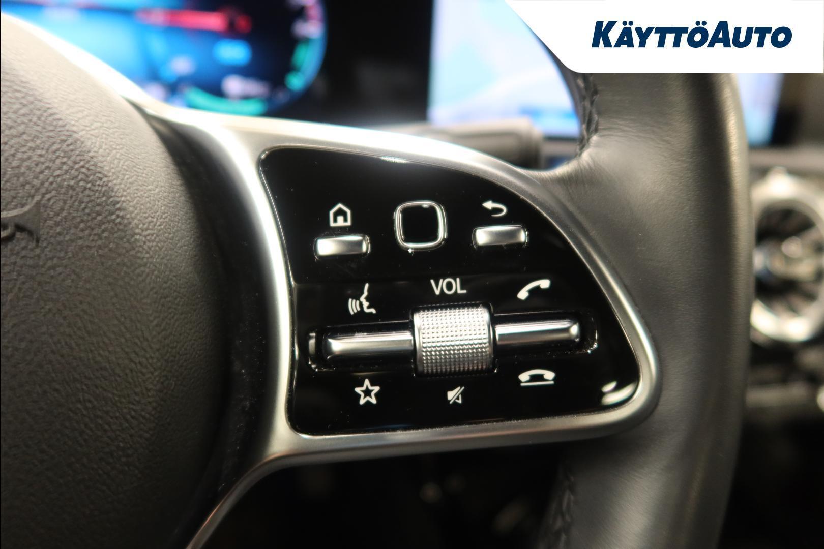 MERCEDES-BENZ A 2022