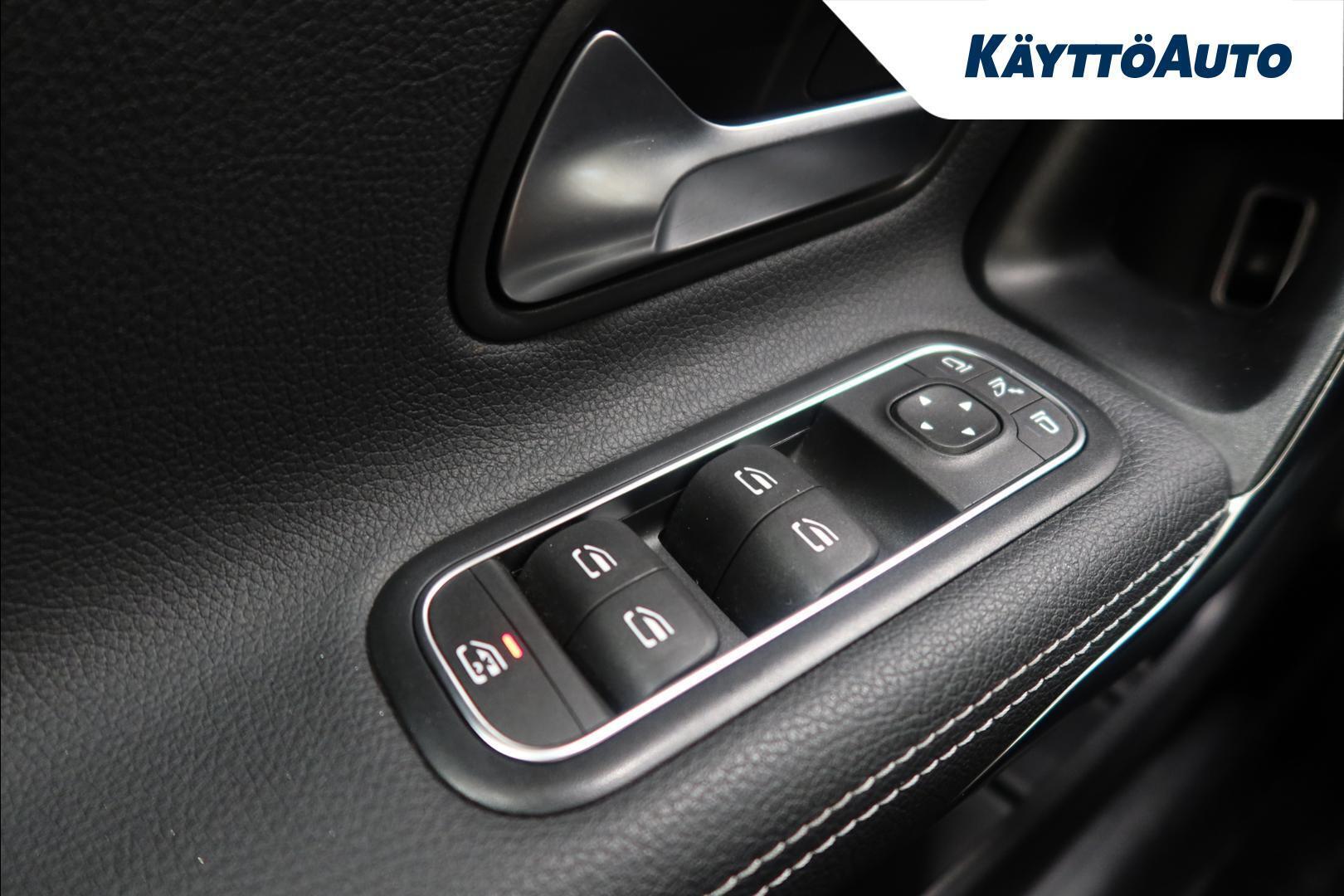 MERCEDES-BENZ A 2022