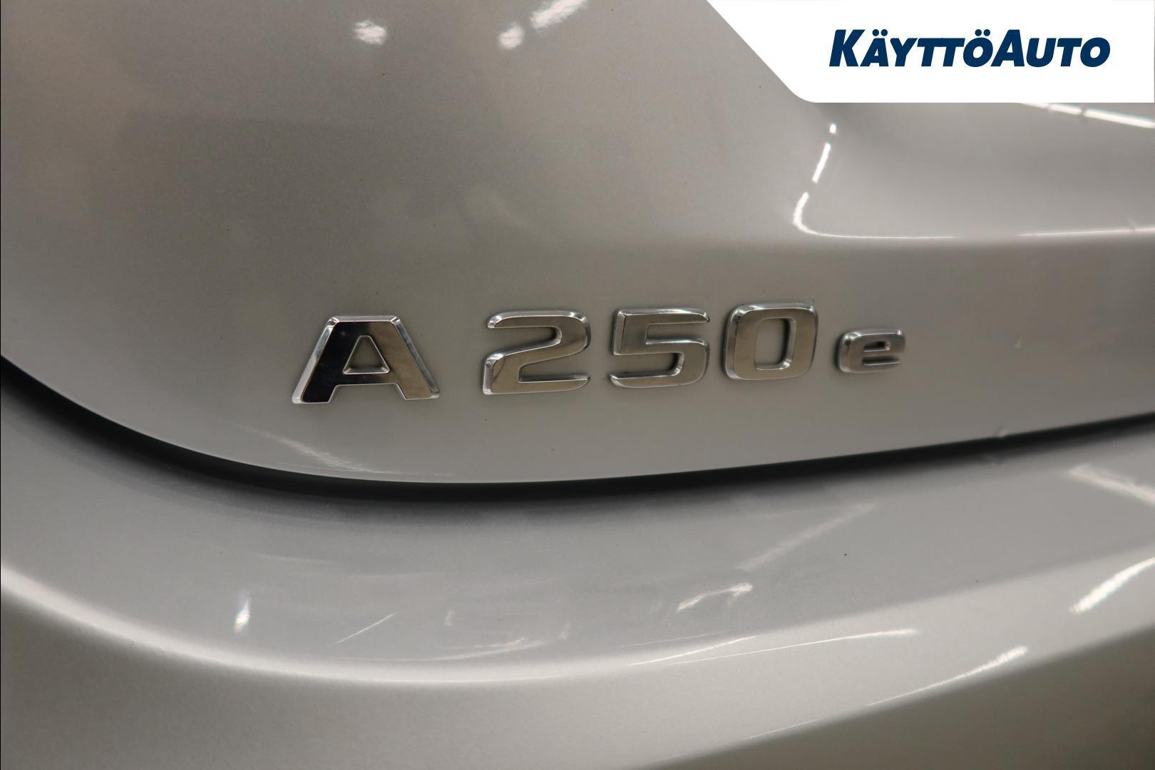 MERCEDES-BENZ A 2022