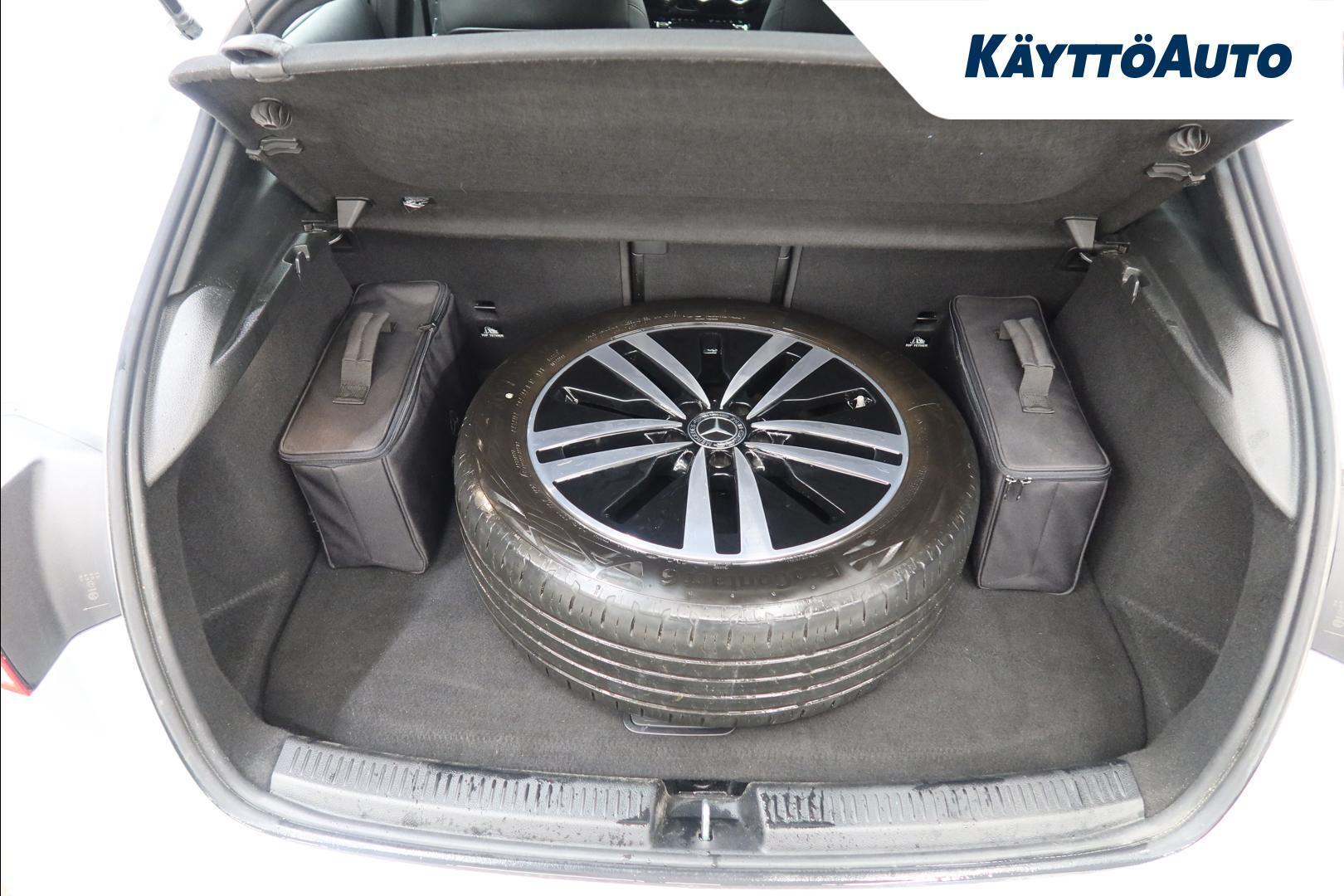 MERCEDES-BENZ A 2022