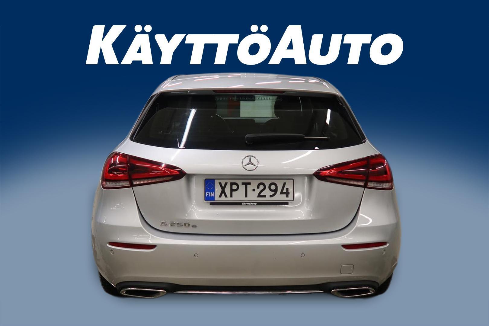 MERCEDES-BENZ A 2022