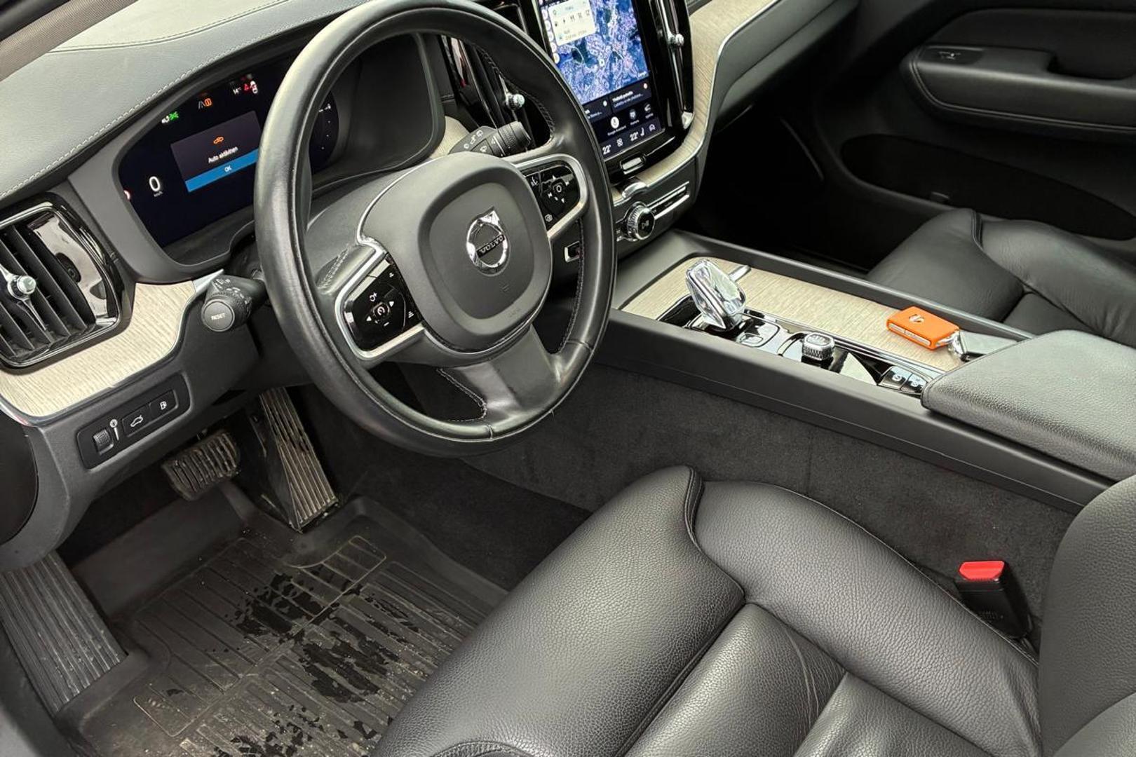 VOLVO XC60 7