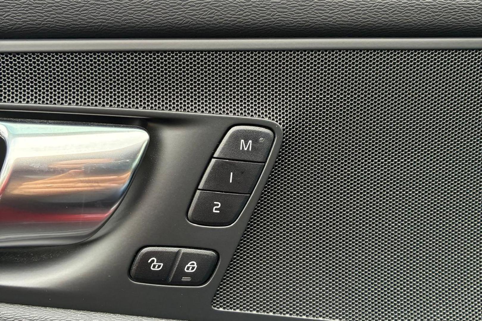 VOLVO XC60 9