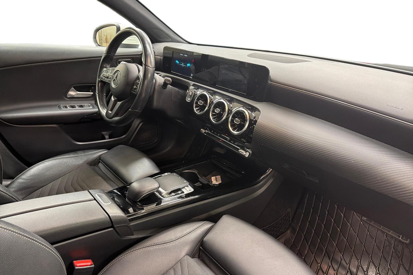 MERCEDES-BENZ A 2019