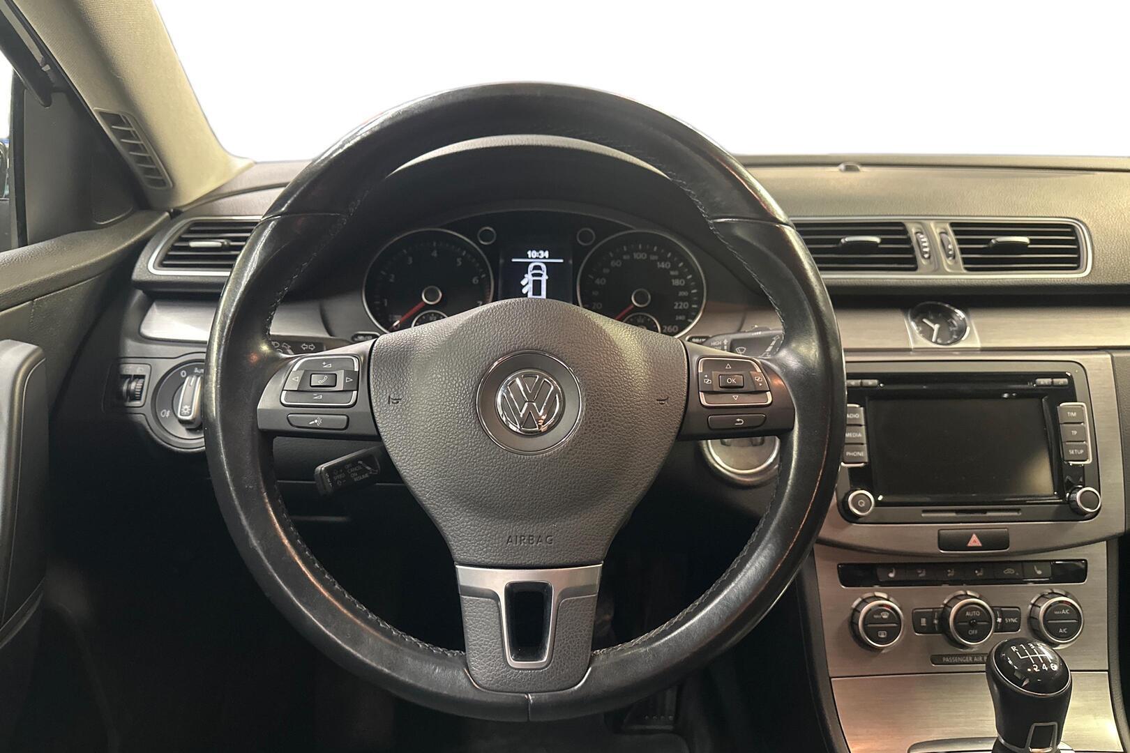 VOLKSWAGEN Passat 10