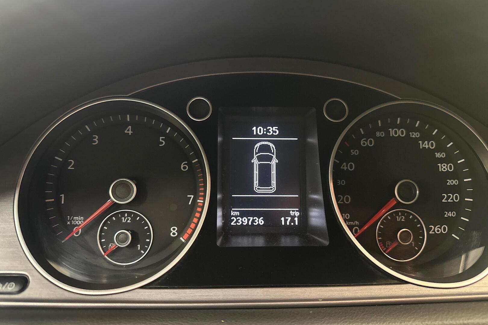 VOLKSWAGEN Passat 16