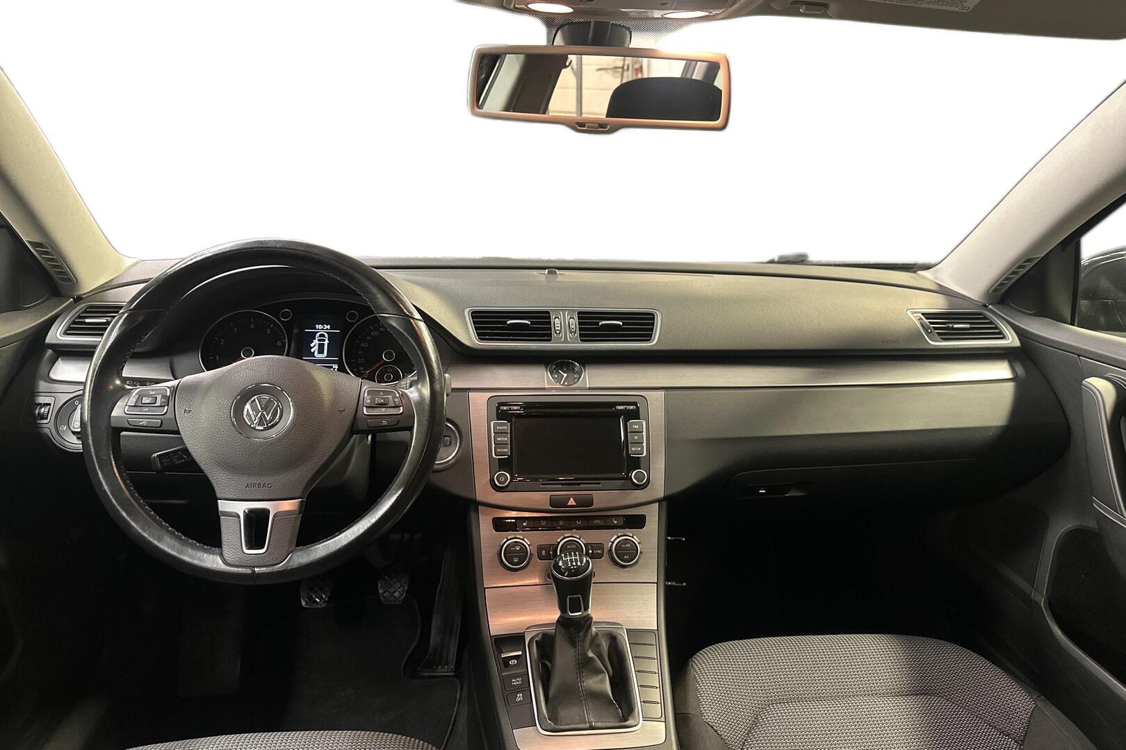 VOLKSWAGEN Passat 17