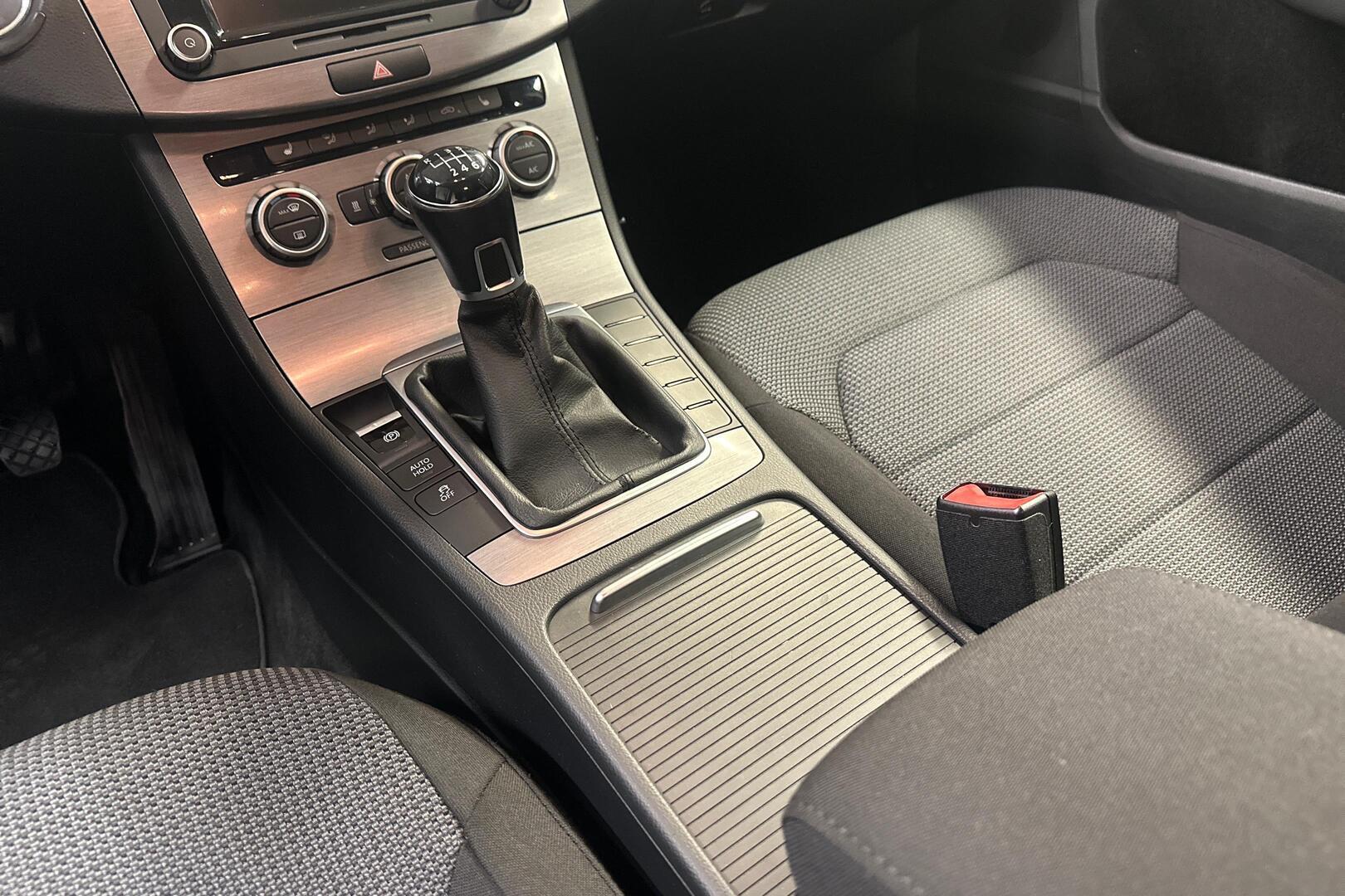 VOLKSWAGEN Passat 18
