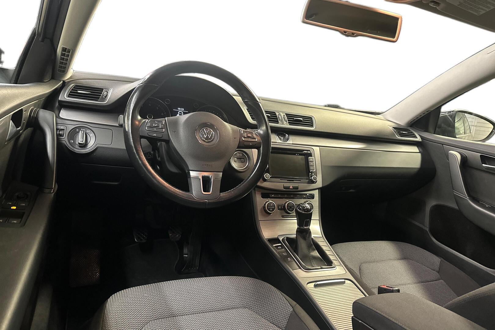 VOLKSWAGEN Passat 21