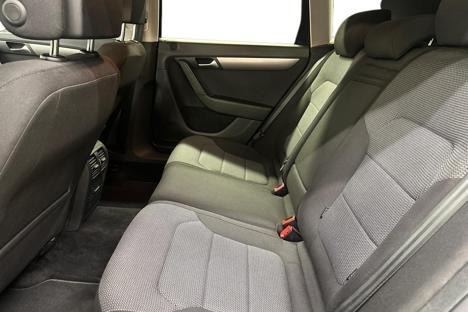 VOLKSWAGEN Passat 23