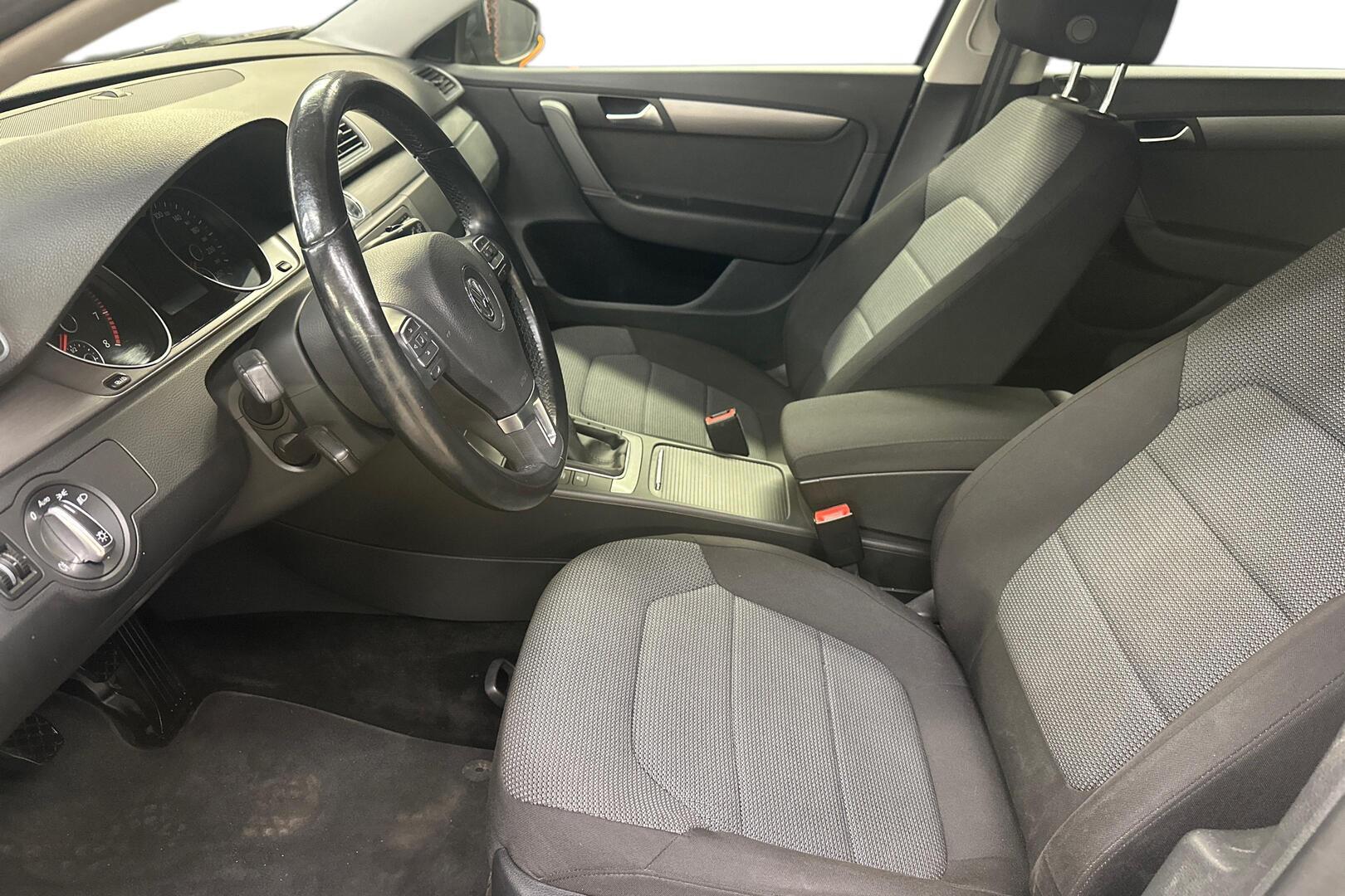VOLKSWAGEN Passat 9