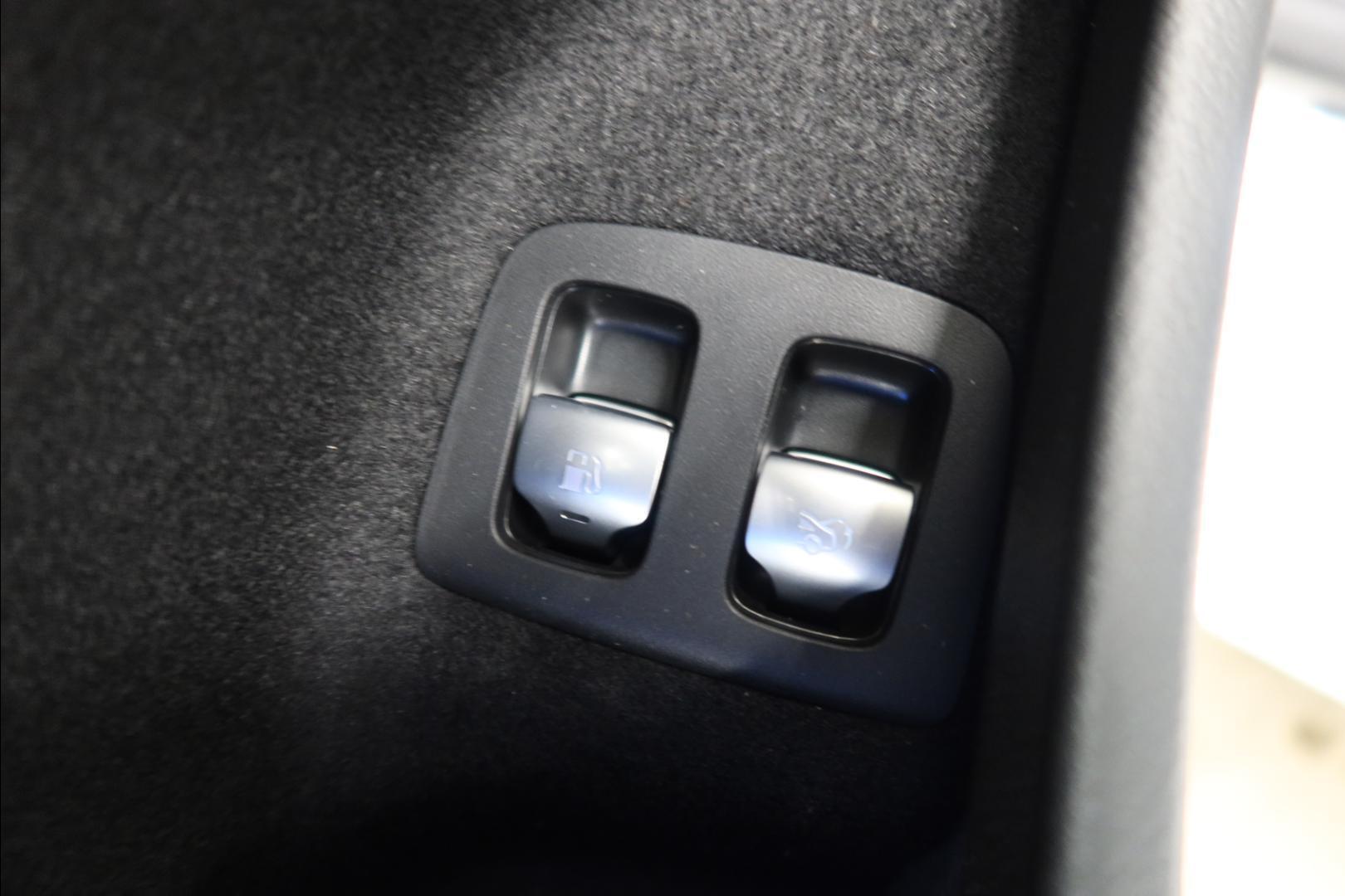 MERCEDES-BENZ E 2026