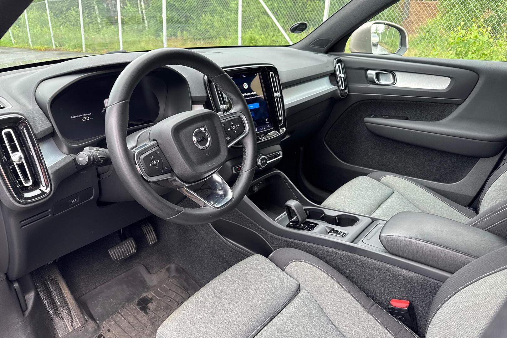 VOLVO XC40 2023
