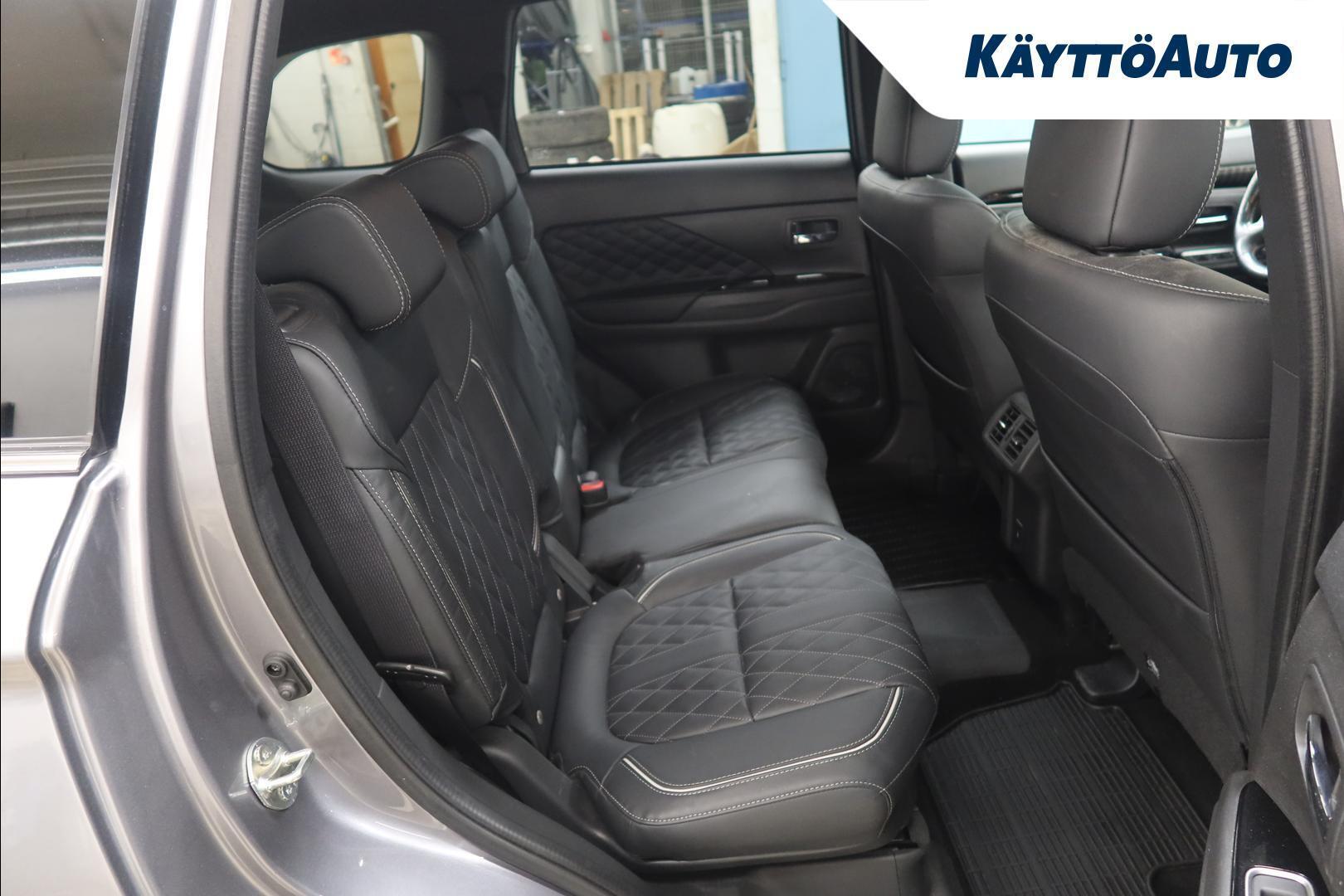 MITSUBISHI Outlander PHEV 2020