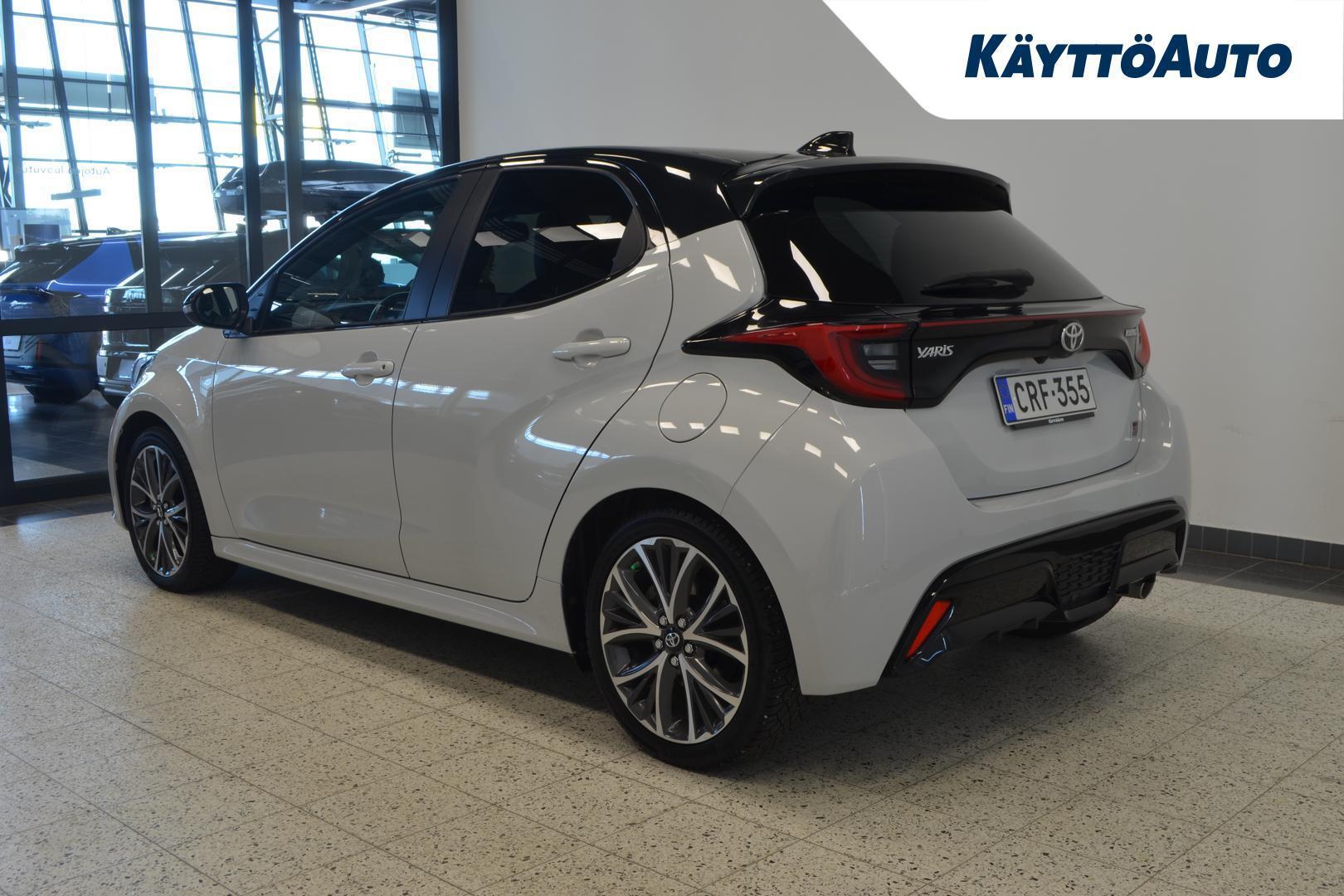 TOYOTA Yaris 5