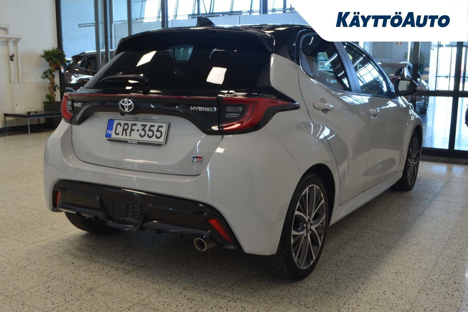 TOYOTA Yaris 7