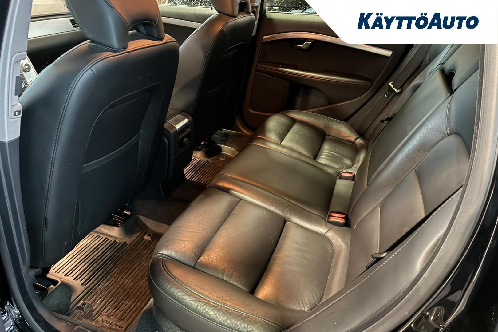 VOLVO V70 2015