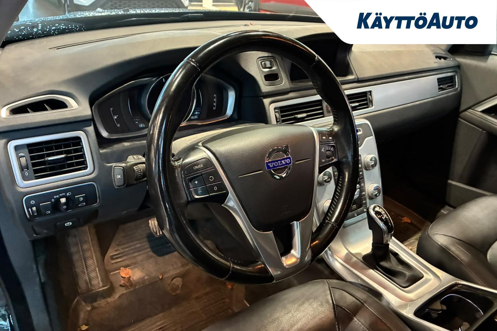 VOLVO V70 2015