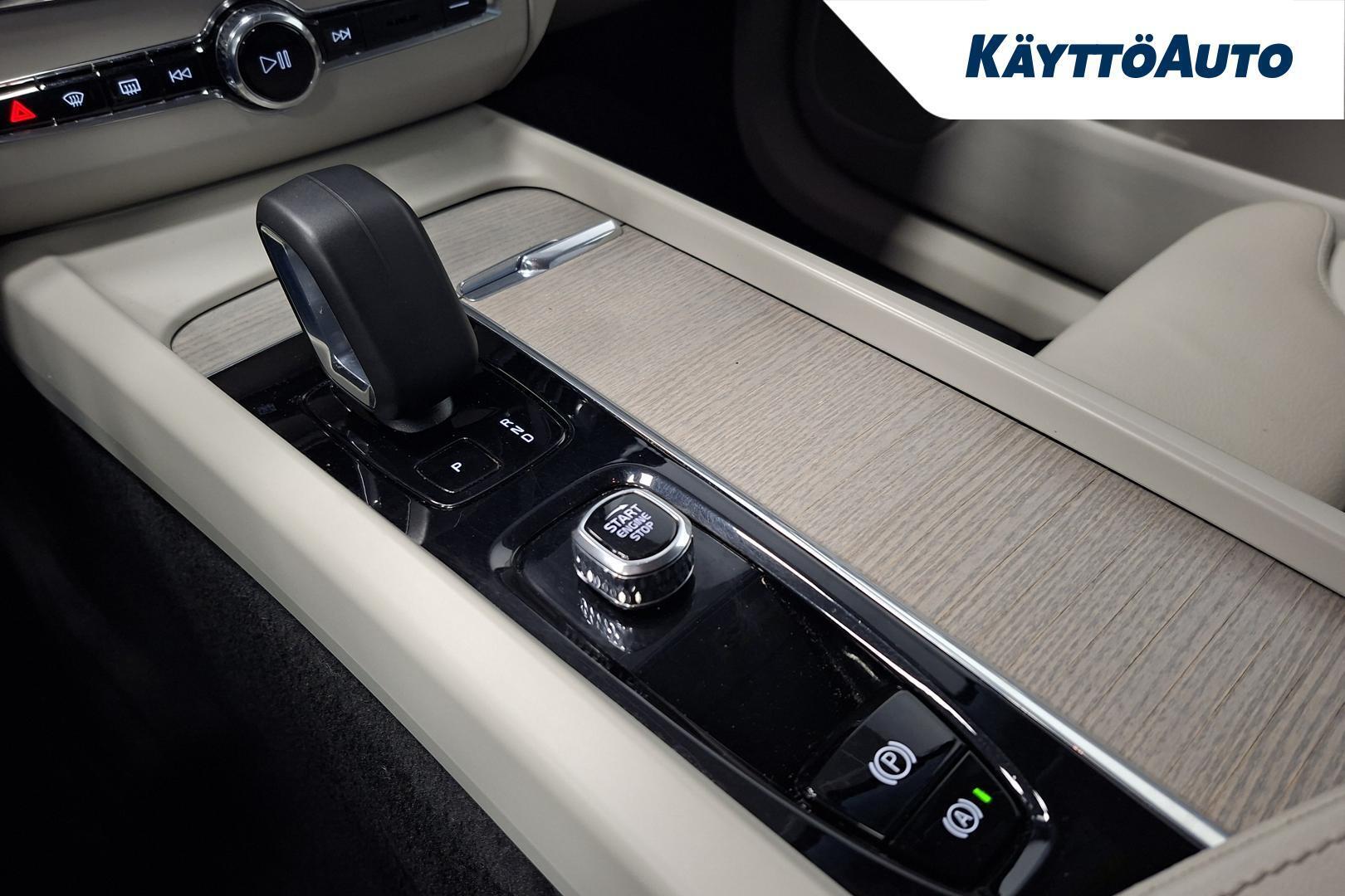 VOLVO XC60 2023