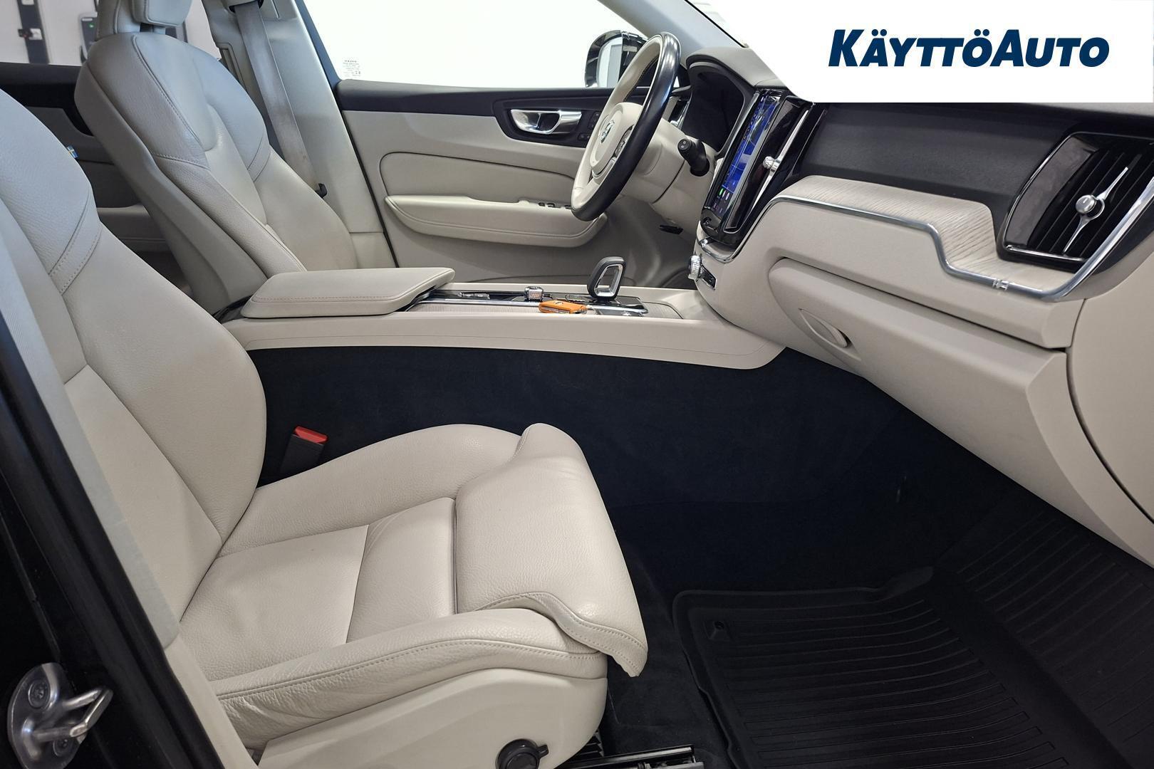 VOLVO XC60 2023