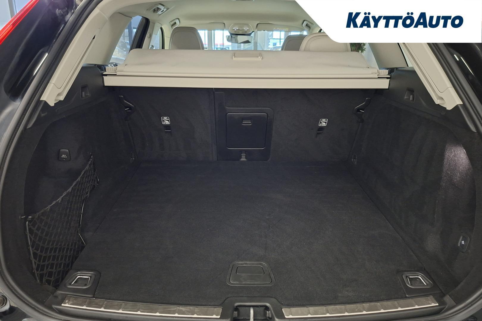 VOLVO XC60 2023