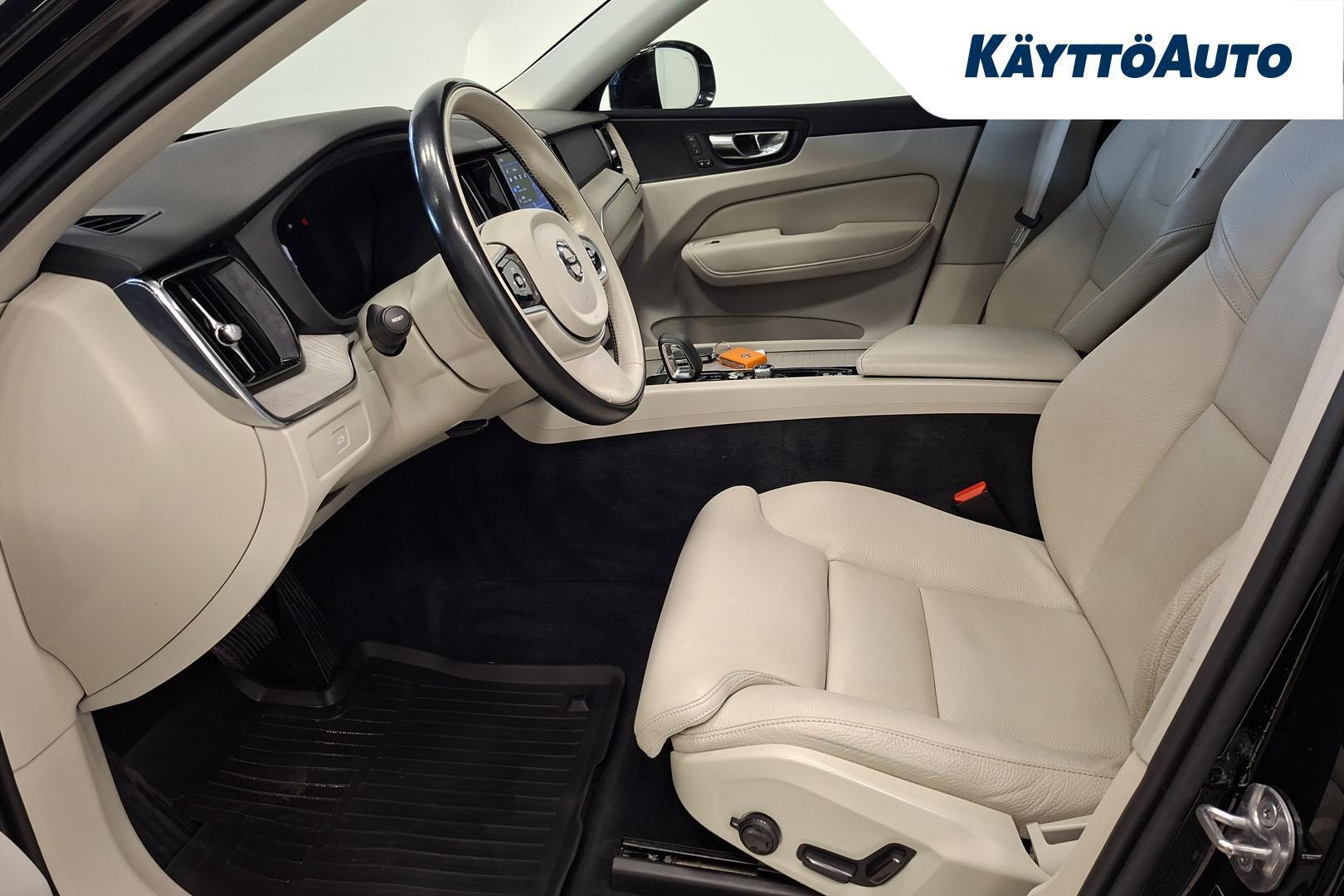 VOLVO XC60 2023