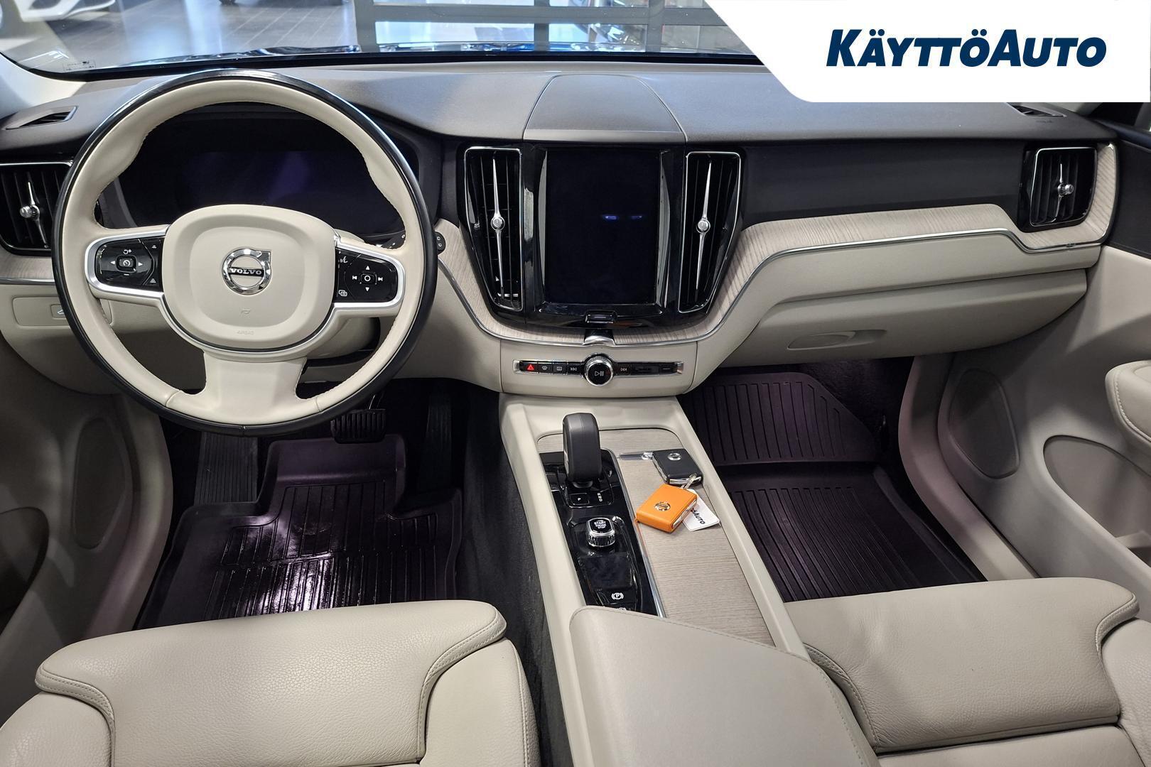 VOLVO XC60 2023