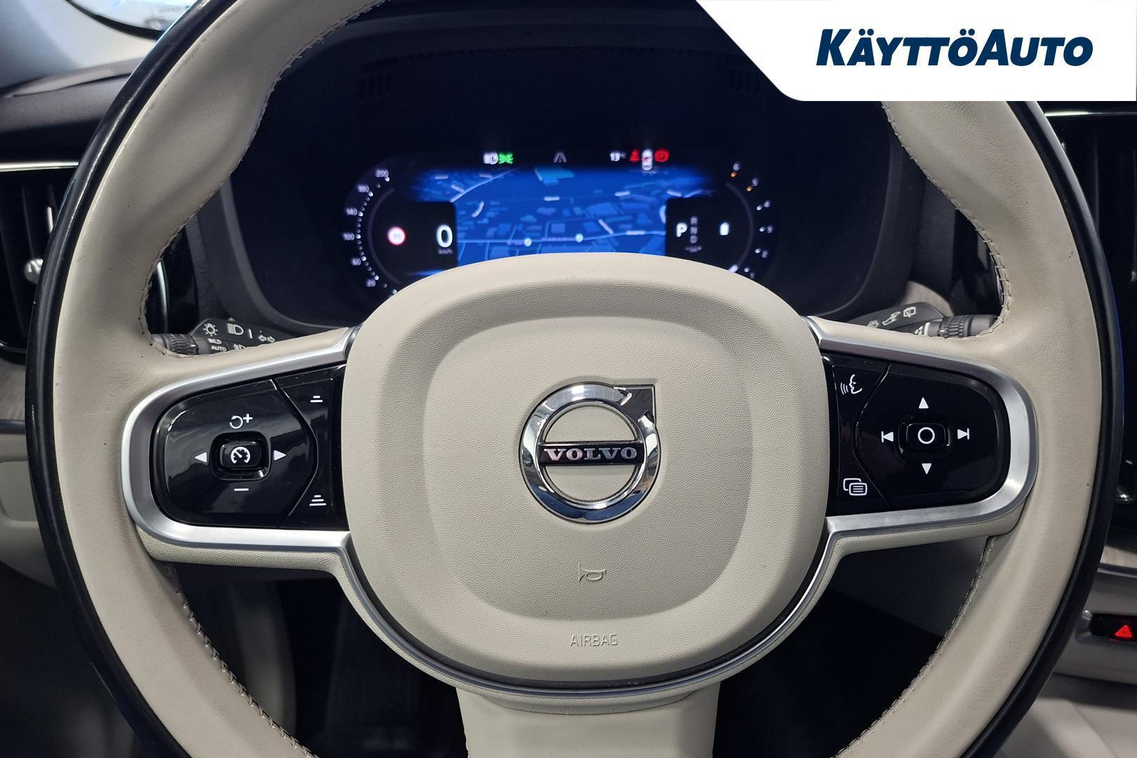 VOLVO XC60 2023