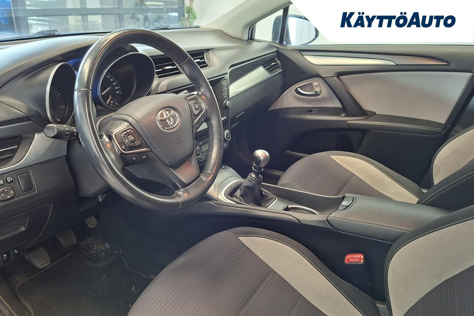 TOYOTA Avensis 2016