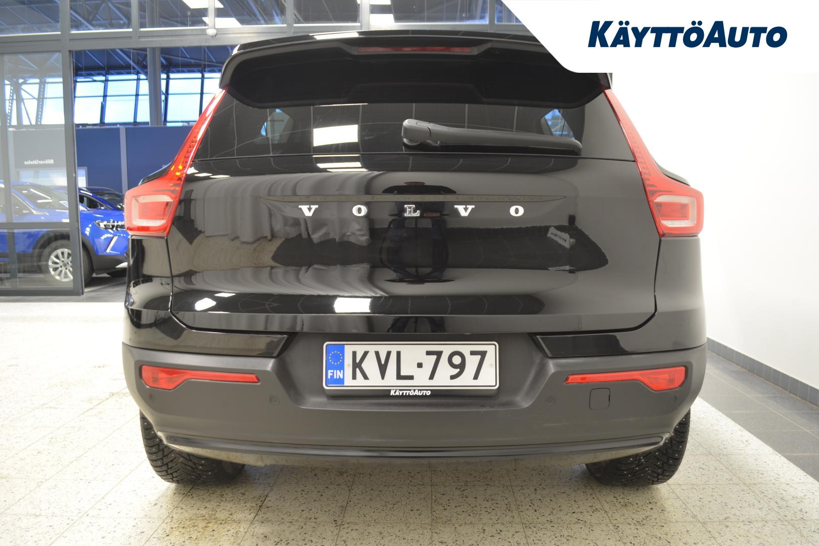 VOLVO XC40 2023