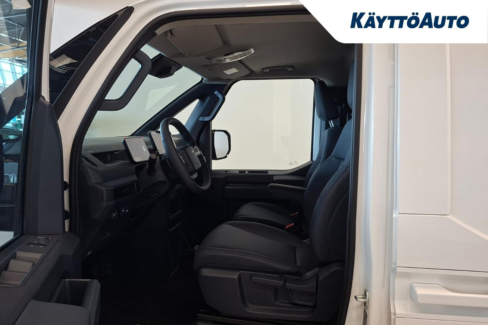 KIA PV5 Cargo 10