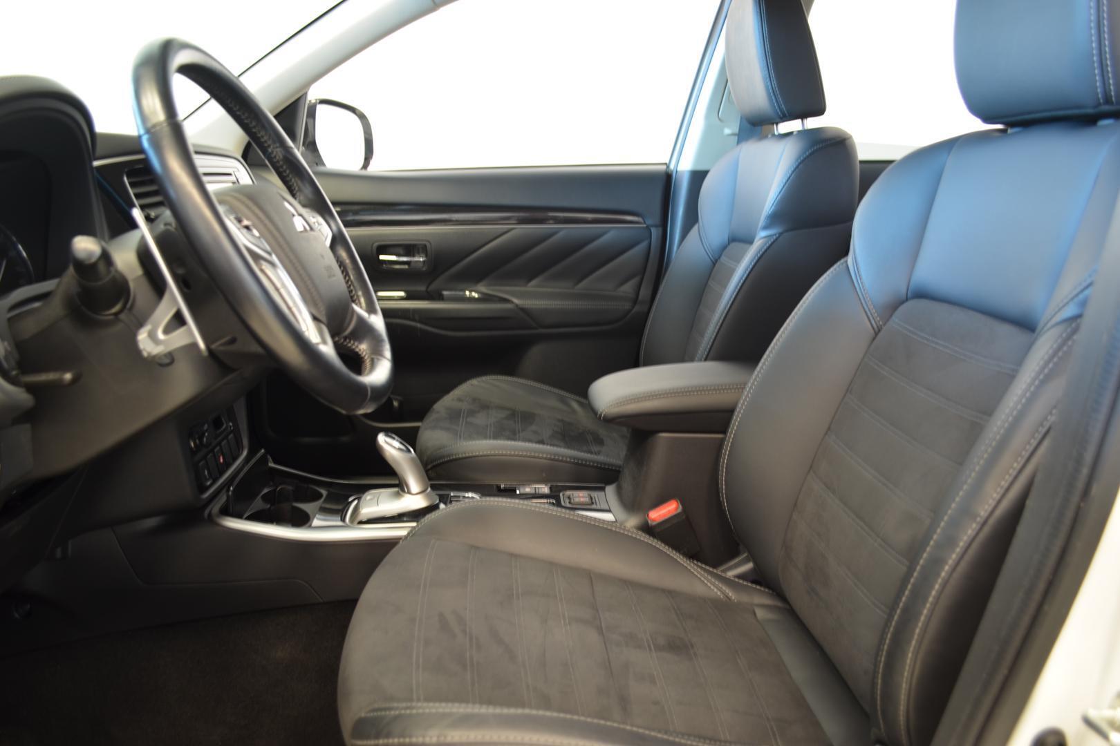 MITSUBISHI Outlander PHEV 2019