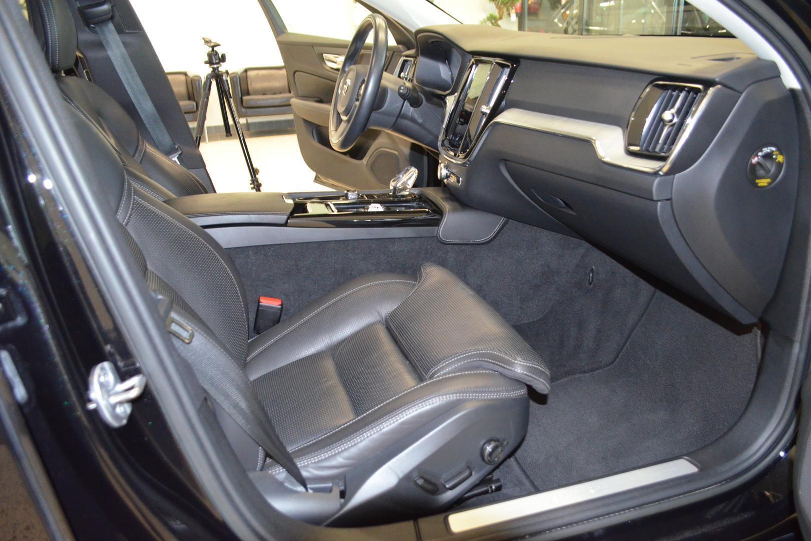 VOLVO V60 16