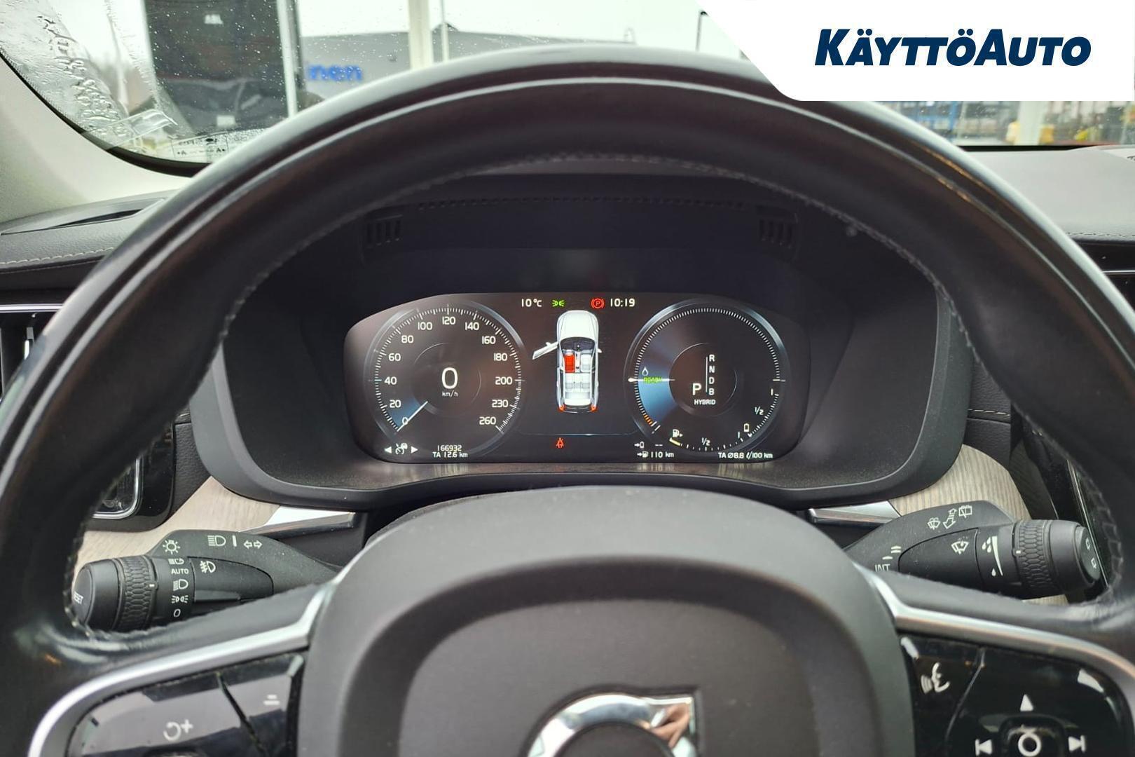 VOLVO XC60 2019