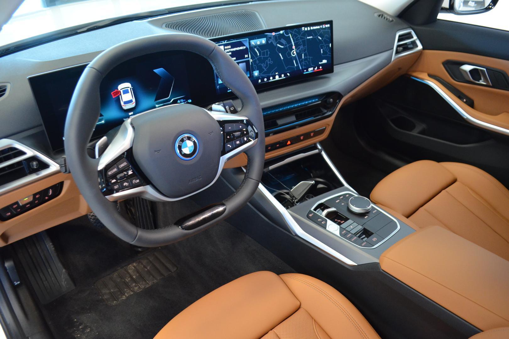 BMW 330 2026