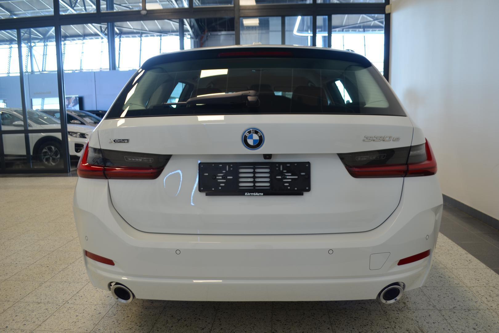BMW 330 2026