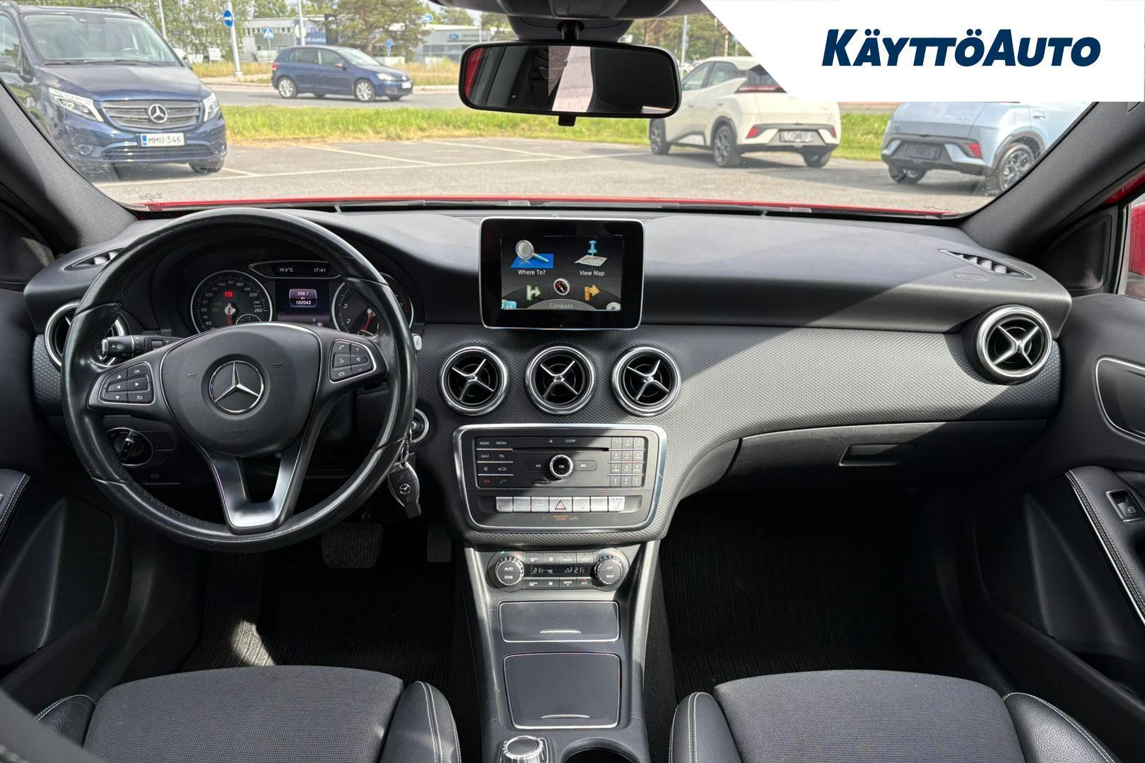 MERCEDES-BENZ A 2015