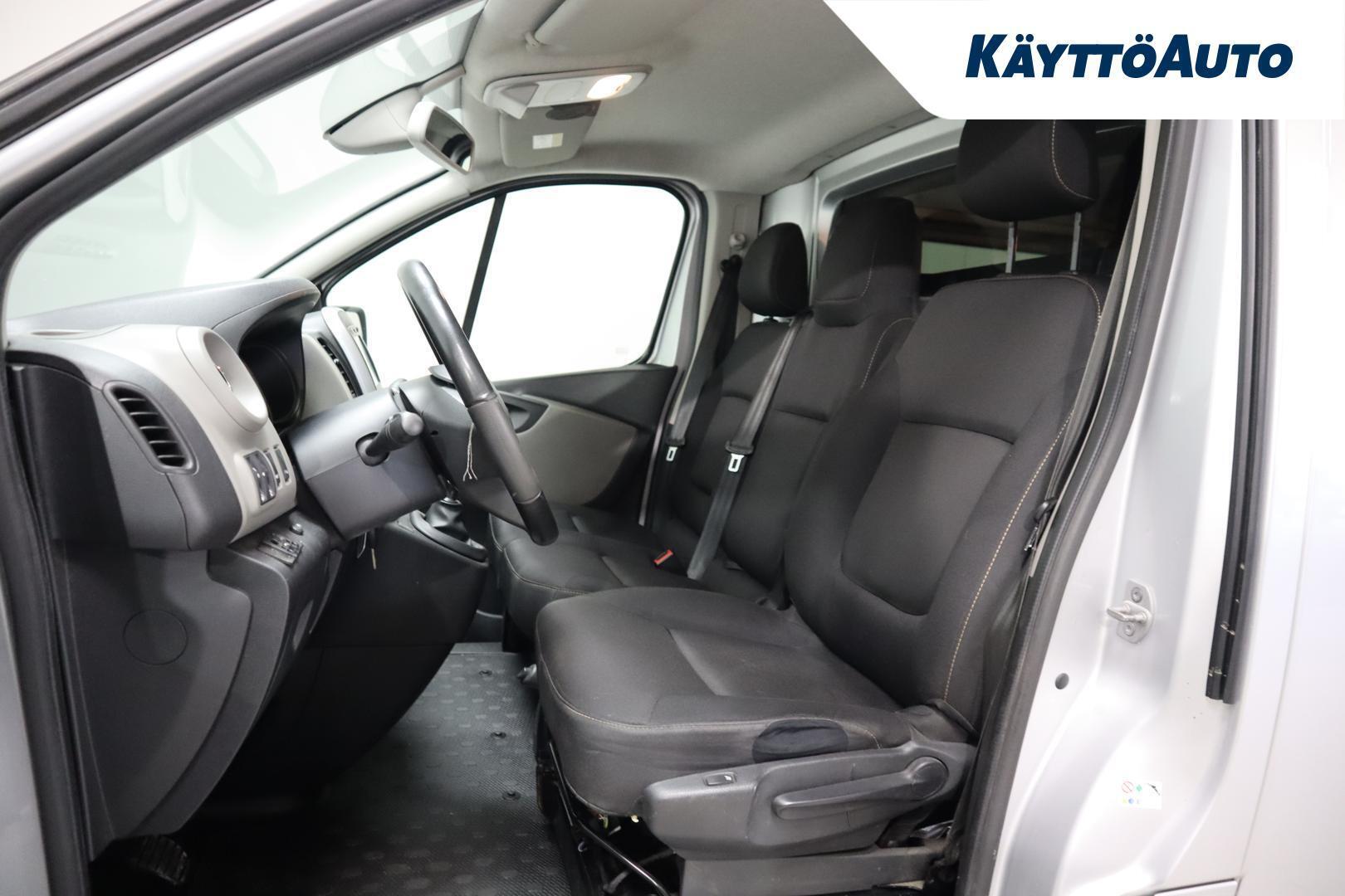 RENAULT Trafic 15